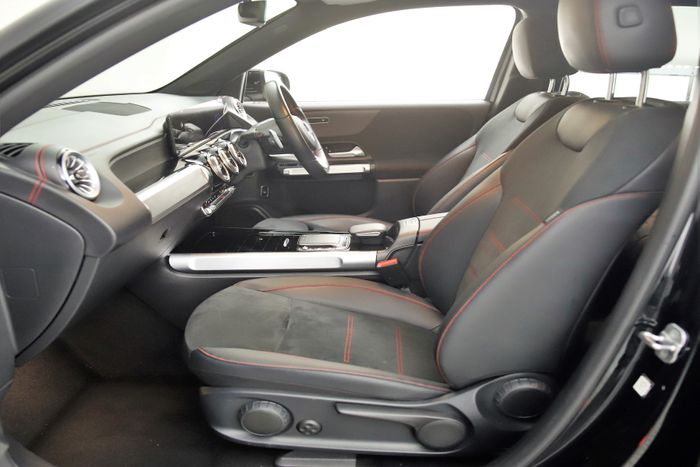 Mercedes-Benz EQB 2022
