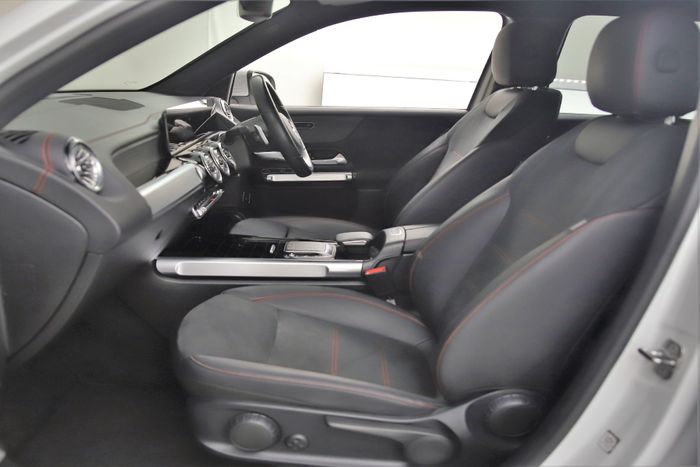 Mercedes-Benz EQB 2023