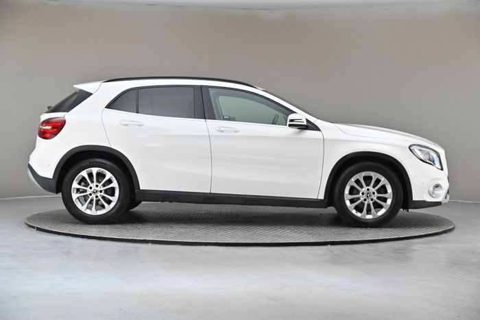 Mercedes-Benz GLA Class 2019