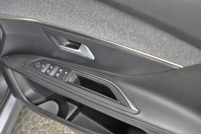 Peugeot 5008 2021