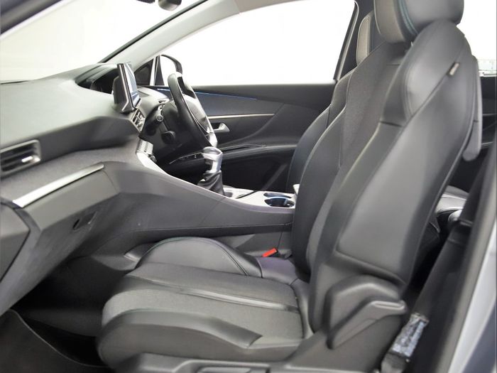 Peugeot 5008 2021