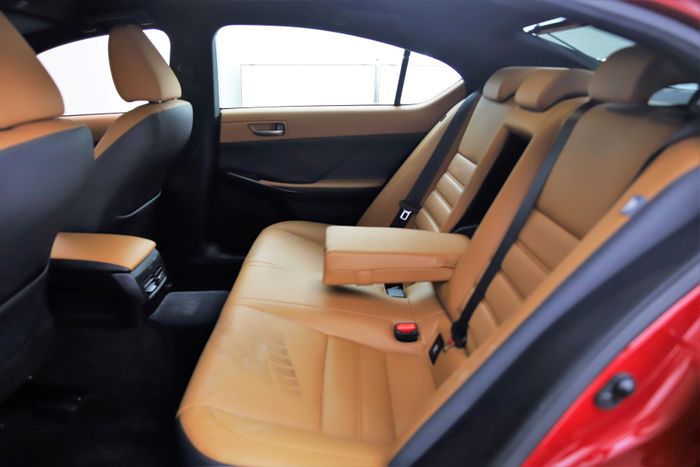 Lexus IS300h 2021