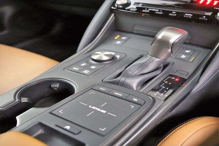 Lexus IS300h 2021