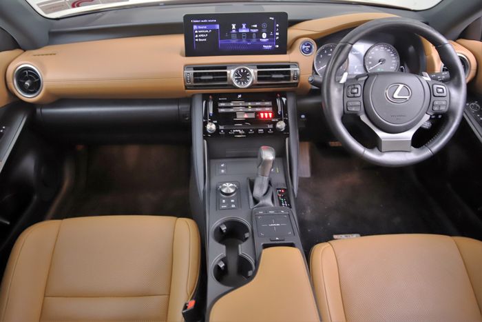 Lexus IS300h 2021