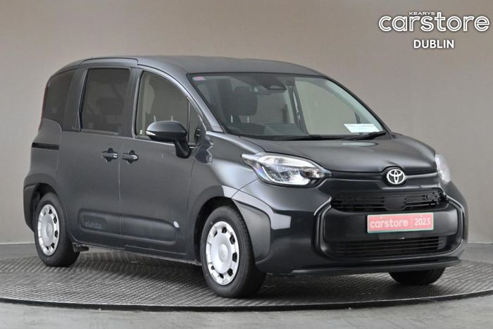 Toyota Sienta 2023