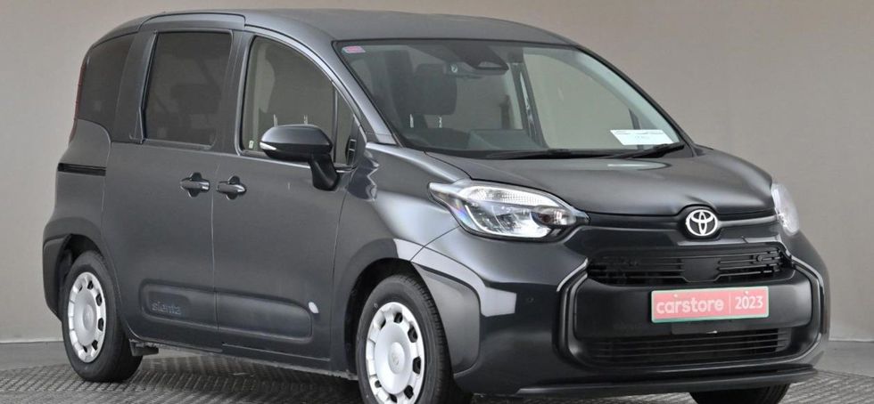 Toyota Sienta 2023