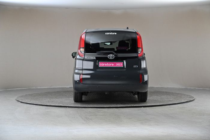 Toyota Sienta 2023