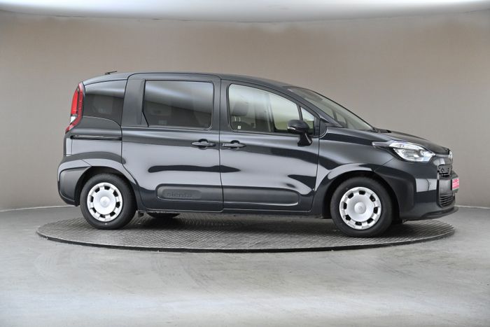 Toyota Sienta 2023