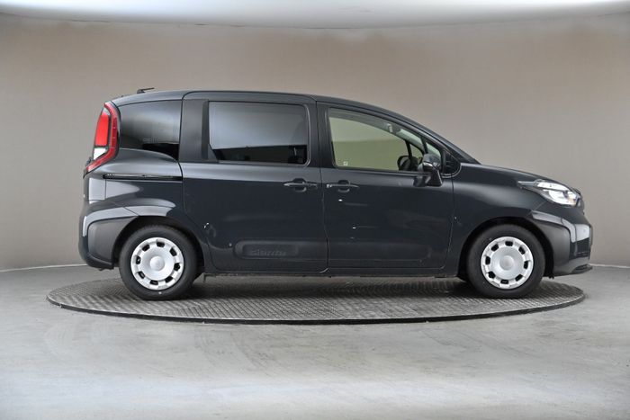 Toyota Sienta 2023