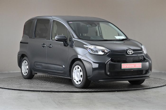 Toyota Sienta 2023