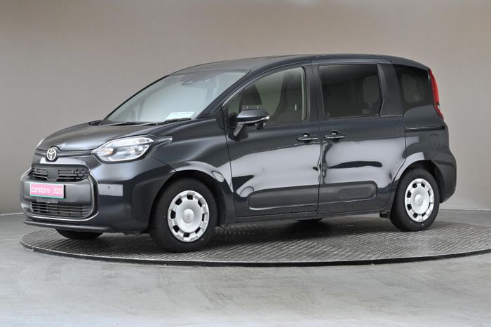 Toyota Sienta 2023