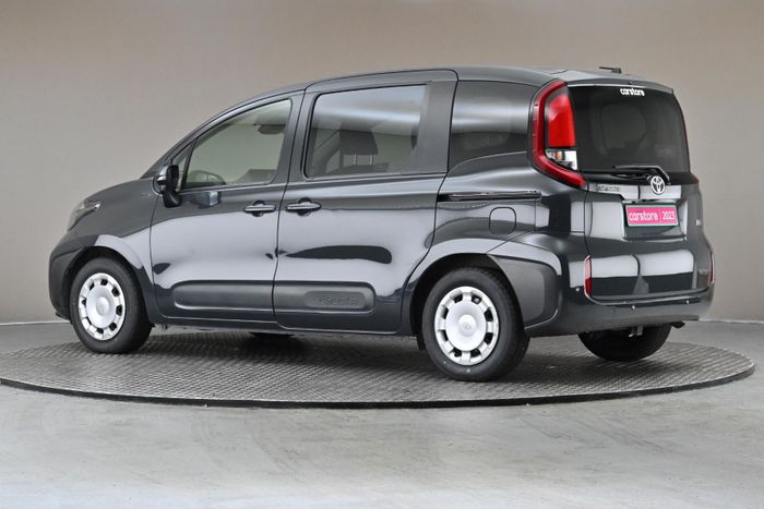 Toyota Sienta 2023