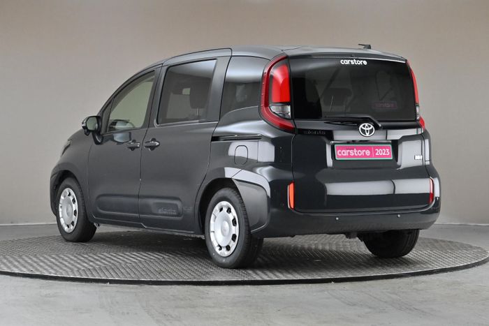 Toyota Sienta 2023