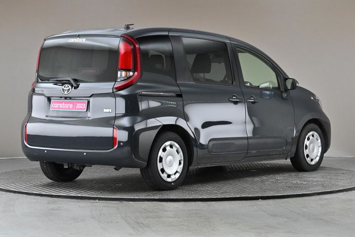 Toyota Sienta 2023
