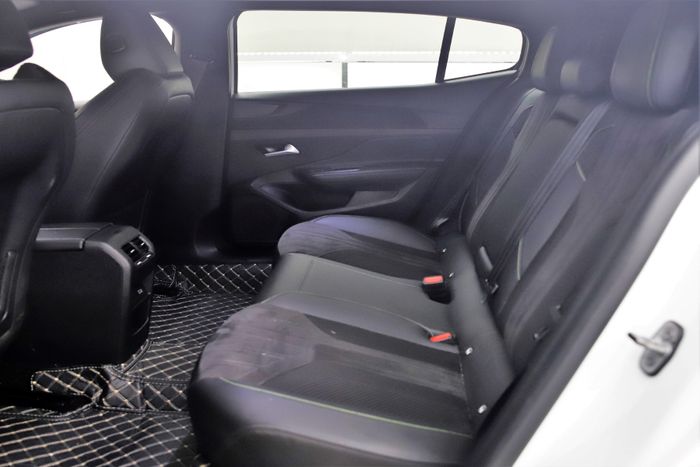 Peugeot 408 2023