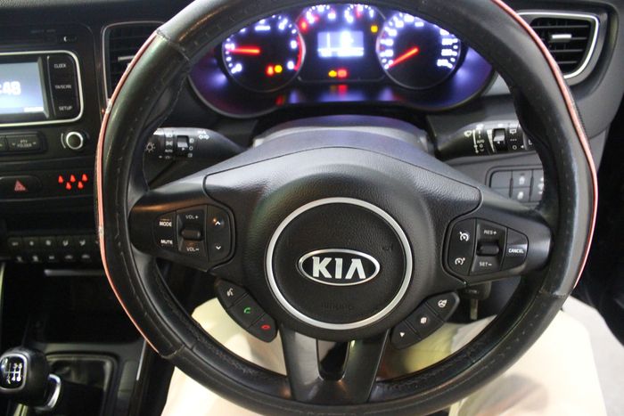 Kia Carens 2015