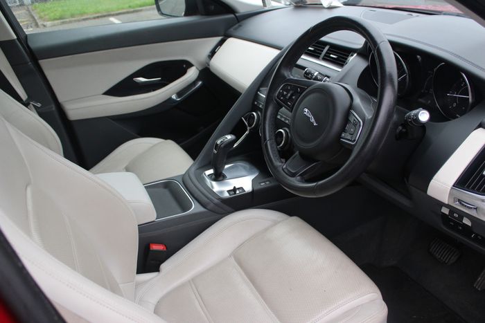 Jaguar E- PACE 2020