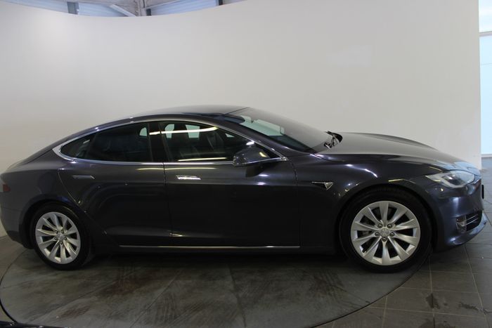 Tesla Model S 2019