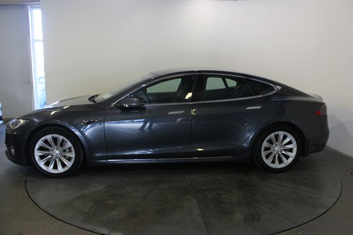 Tesla Model S 2019