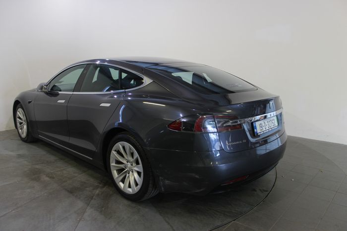 Tesla Model S 2019