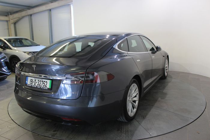 Tesla Model S 2019