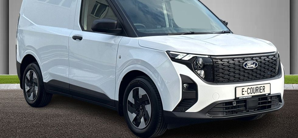 Ford TRANSIT COURIER 2026