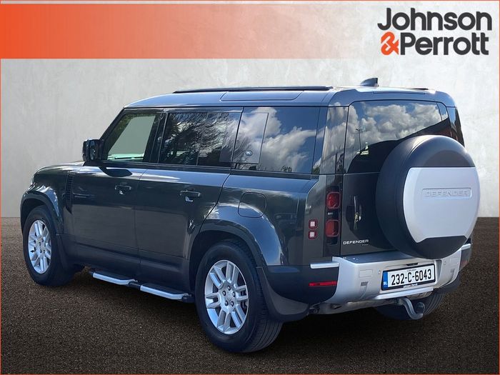 Land Rover Defender 2023