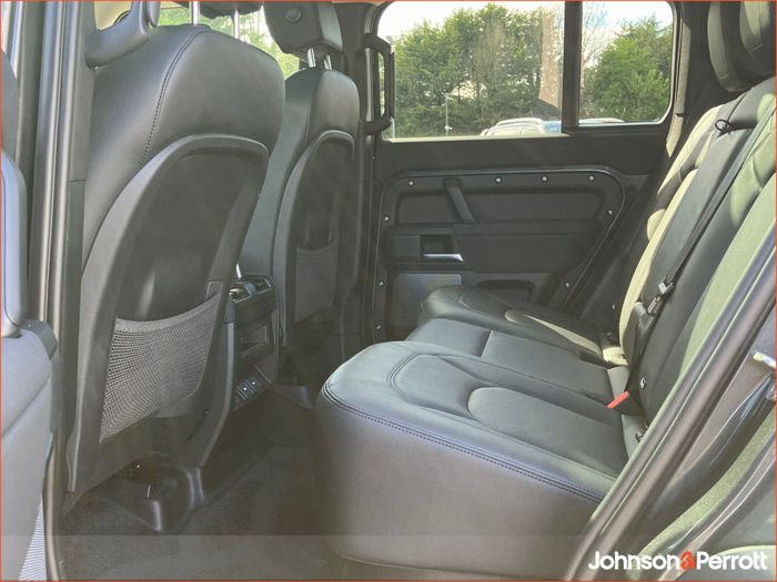 Land Rover Defender 2023