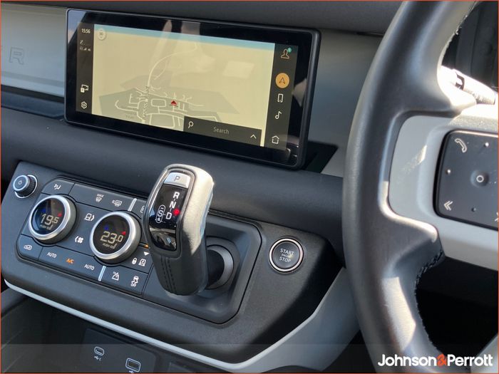 Land Rover Defender 2023