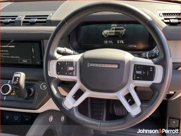 Land Rover Defender 2023