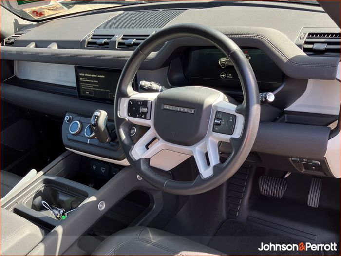 Land Rover Defender 2023