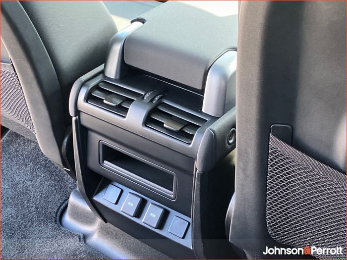 Land Rover Defender 2023