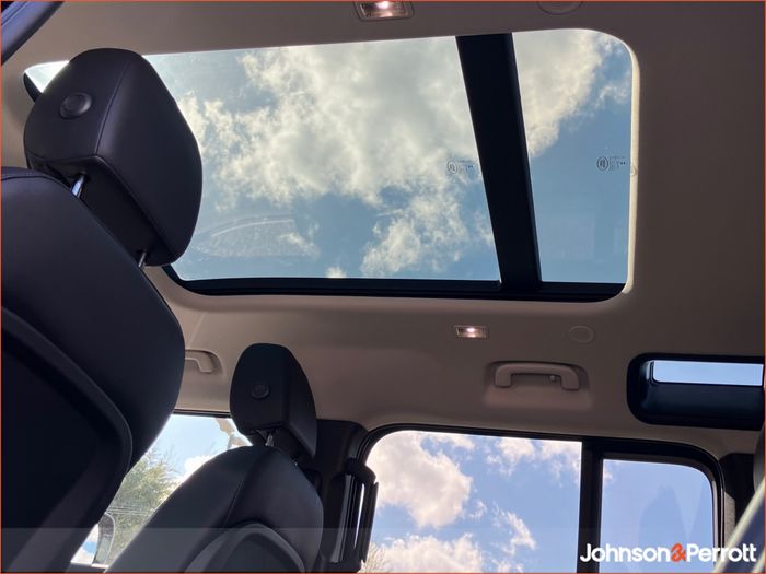 Land Rover Defender 2023