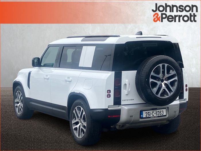 Land Rover Defender 2025