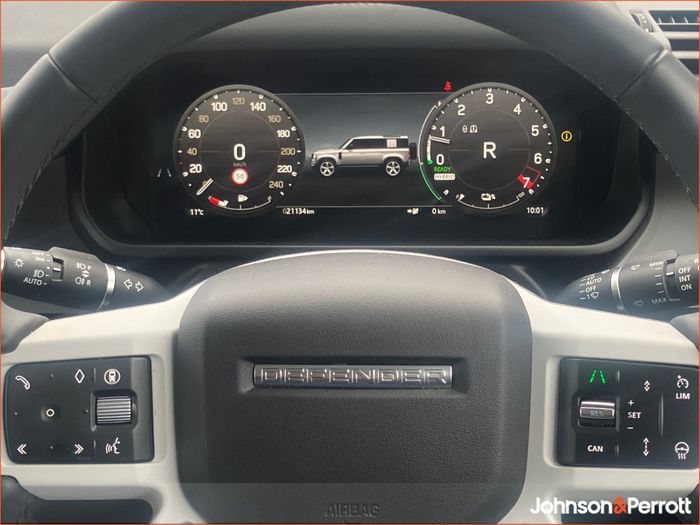 Land Rover Defender 2025