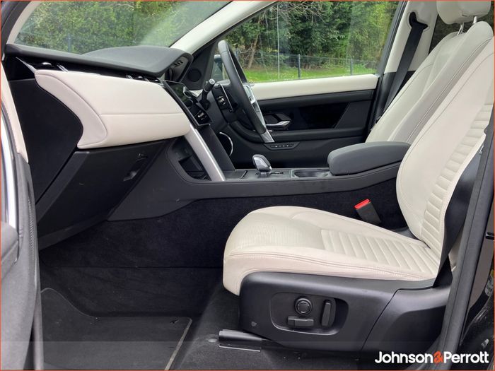 Land Rover Discovery Sport 2025