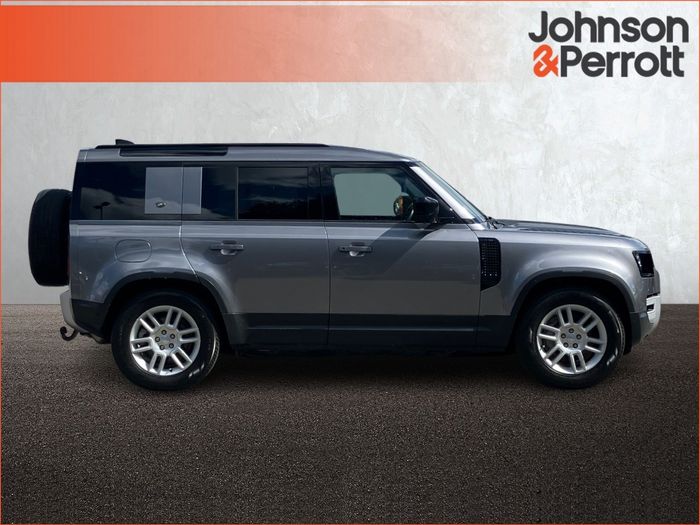 Land Rover Defender 2024
