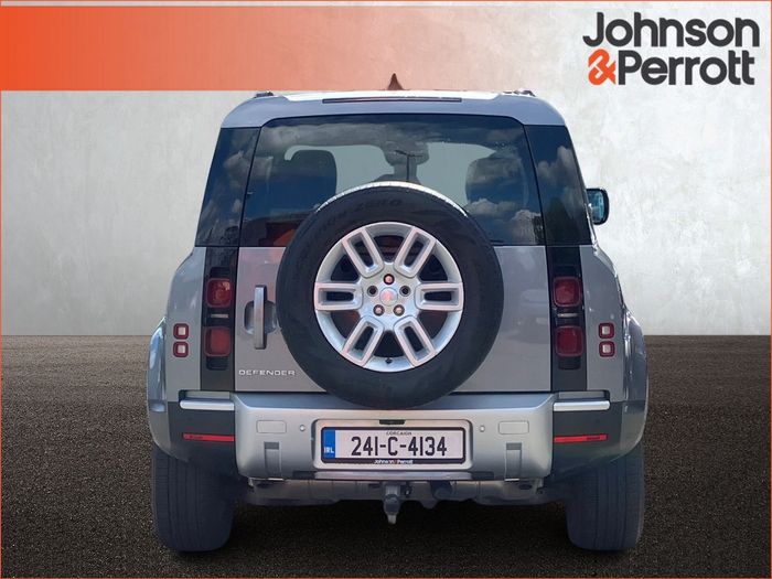 Land Rover Defender 2024
