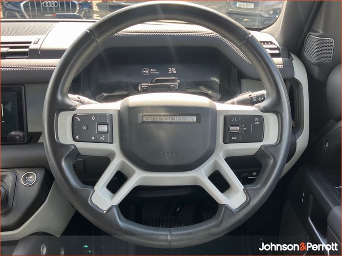 Land Rover Defender 2024