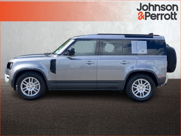 Land Rover Defender 2024