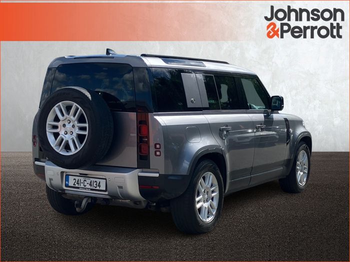 Land Rover Defender 2024