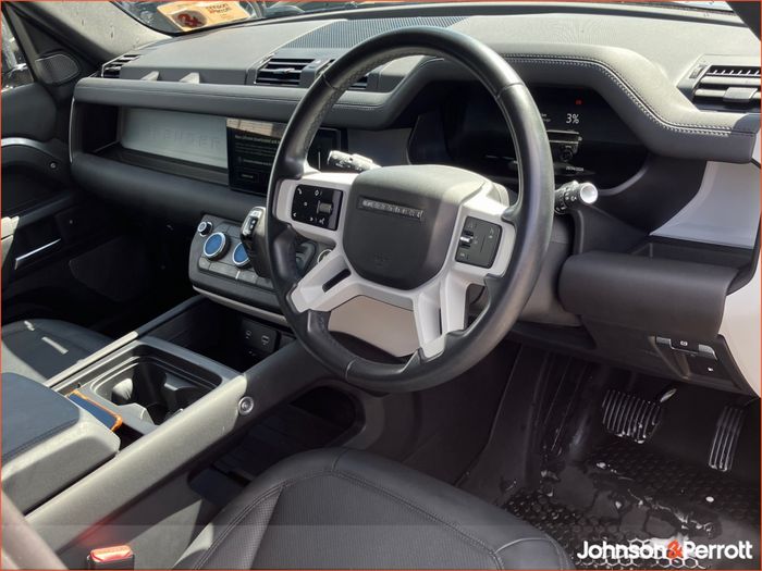 Land Rover Defender 2024