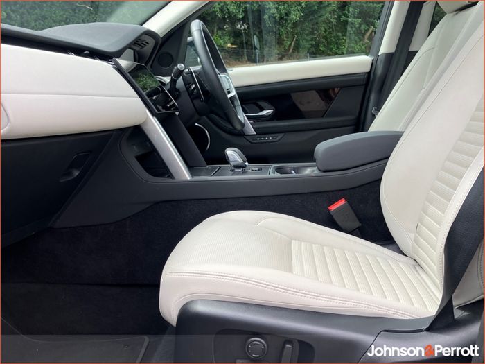 Land Rover Discovery Sport 2025