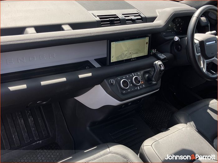 Land Rover Defender 2024