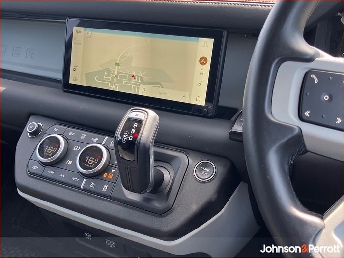 Land Rover Defender 2024