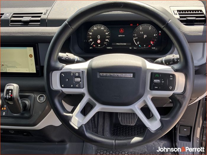Land Rover Defender 2024