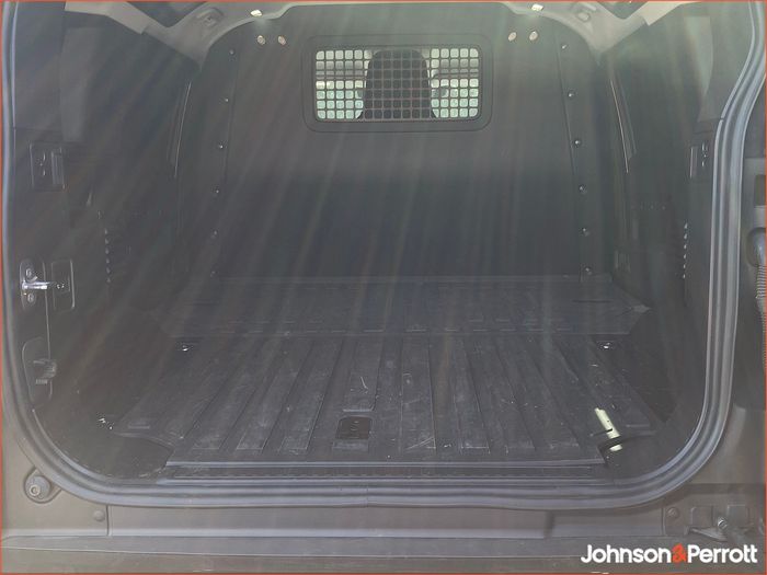Land Rover Defender 2024
