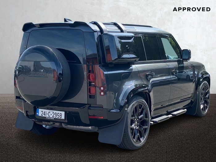 Land Rover Defender 2024