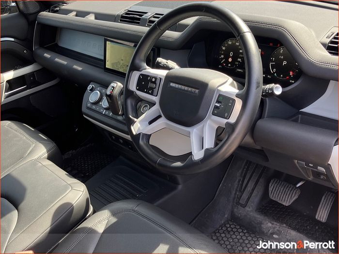 Land Rover Defender 2024