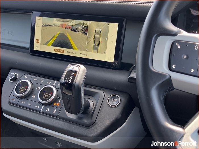 Land Rover Defender 2024